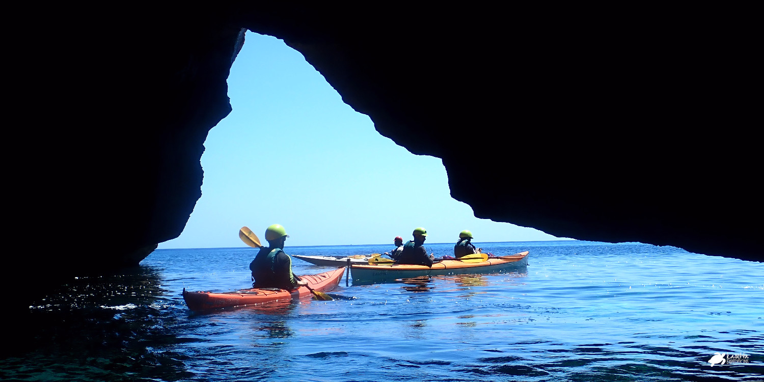 Cales Coves ruta kayak Menorca | Karetta Expeditions